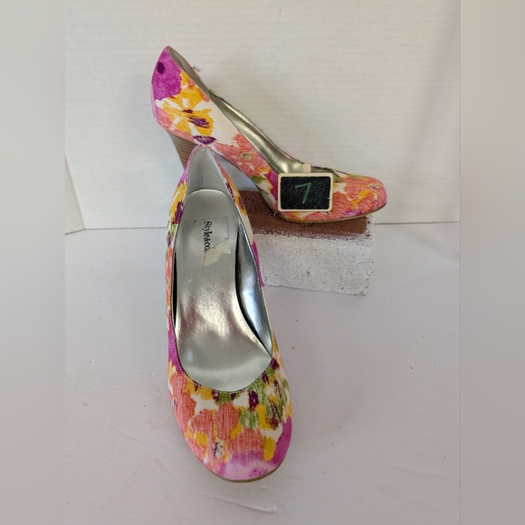 Style & Co. Shoes - Shoes Style & Co. Pink Multicolor Floral Heels Never Worn Size 7